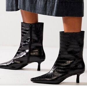 Intentionally Blank Kitten Heel Croc Ankle Boot Black sz 9